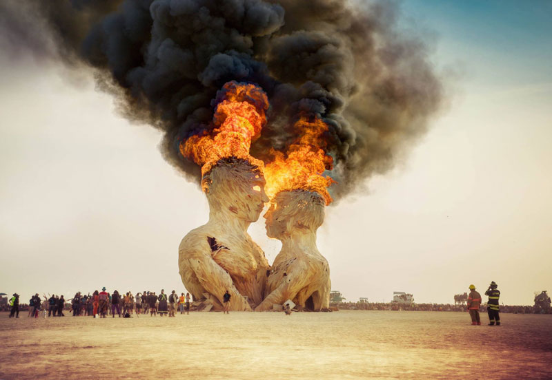 embrace-sculpture-burning-man-2014-trey-ratcliff embrace-sculpture-burning-man-2014-trey-ratcliff